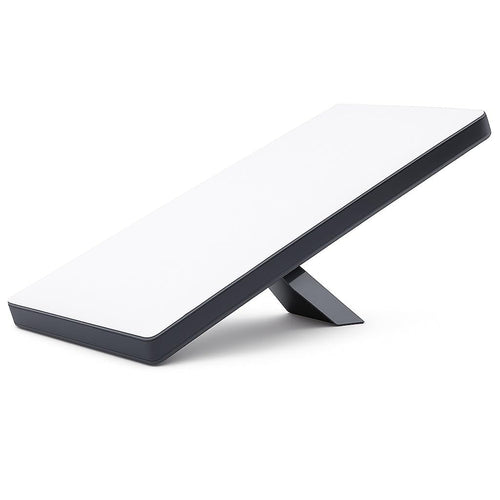 Starlink Mini Kit Satelliten WLAN Router - Weiss/Grau. Flache, rechteckige Satellitenschüssel. Stellt mobiles Satelliten-WLAN bereit.