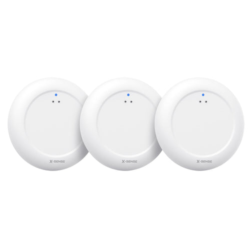 X-Sense SWS0A Smarter WLAN Funk-Wassermelder – 3er Set: Drei weiße, runde Melder. Erkennt Wasserlecks und sendet Alarm via WLAN.