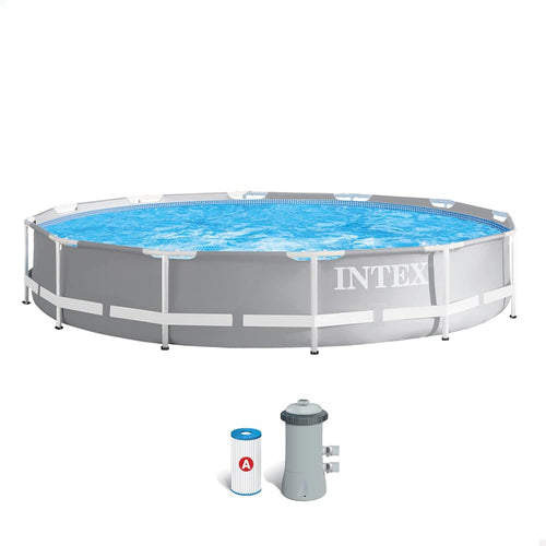 Intex Prism Frame Aufstellpool Set 12Ft x 30In. Runder, grauer Stahlrahmenpool mit blauem Liner. Dient als Pool im Garten.