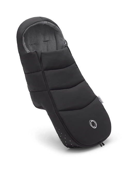 Bugaboo Ganzjahres Fussack Kinderwagen Fusswärmer – Midnight Black, ein länglicher, schwarzer Fußsack. Er hält Kinderfüße im Kinderwagen warm.