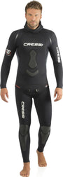 Cressi Apnea Kompletter Freediving Anzug – 5mm Soft Neopren. Ein vollständiger Neoprenanzug aus 5mm Soft-Neopren zum Schutz beim Freitauchen.