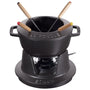 STAUB Fondue Set Gusseisen 16 cm 1.1 l Schwarz – für Käse und Fleisch. Set mit Gusseisen-Topf und Rechaud zum Erwärmen.