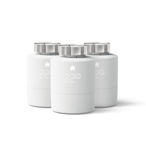 tado° Smartes Heizkörperthermostat Einzelraumsteuerung – 3er-Pack. Drei weiße, zylindrische Thermostate zur präzisen Temperaturregelung von Heizkörpern.