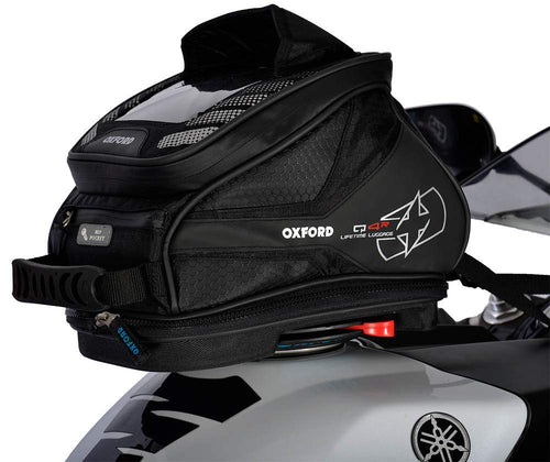 Oxford q4r Quick Release Motorrad Tanktasche – Schwarz 4L. Eine schwarze, kompakte Tasche zur Gepäckaufnahme auf Motorradtanks mit Schnellverschluss.