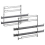 Bosch HEZ538200 Backofen-Teleskopauszug 2-fach Edelstahl, ein silbernes Gestell, das Backbleche auf zwei Ebenen sicher ausfährt.