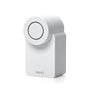 Nuki Smart Lock Go (2025) Smartes Türschloss – Matter WLAN, ein zylindrisches, weißes Gerät, öffnet und schließt Türen smart per App und Matter WLAN.