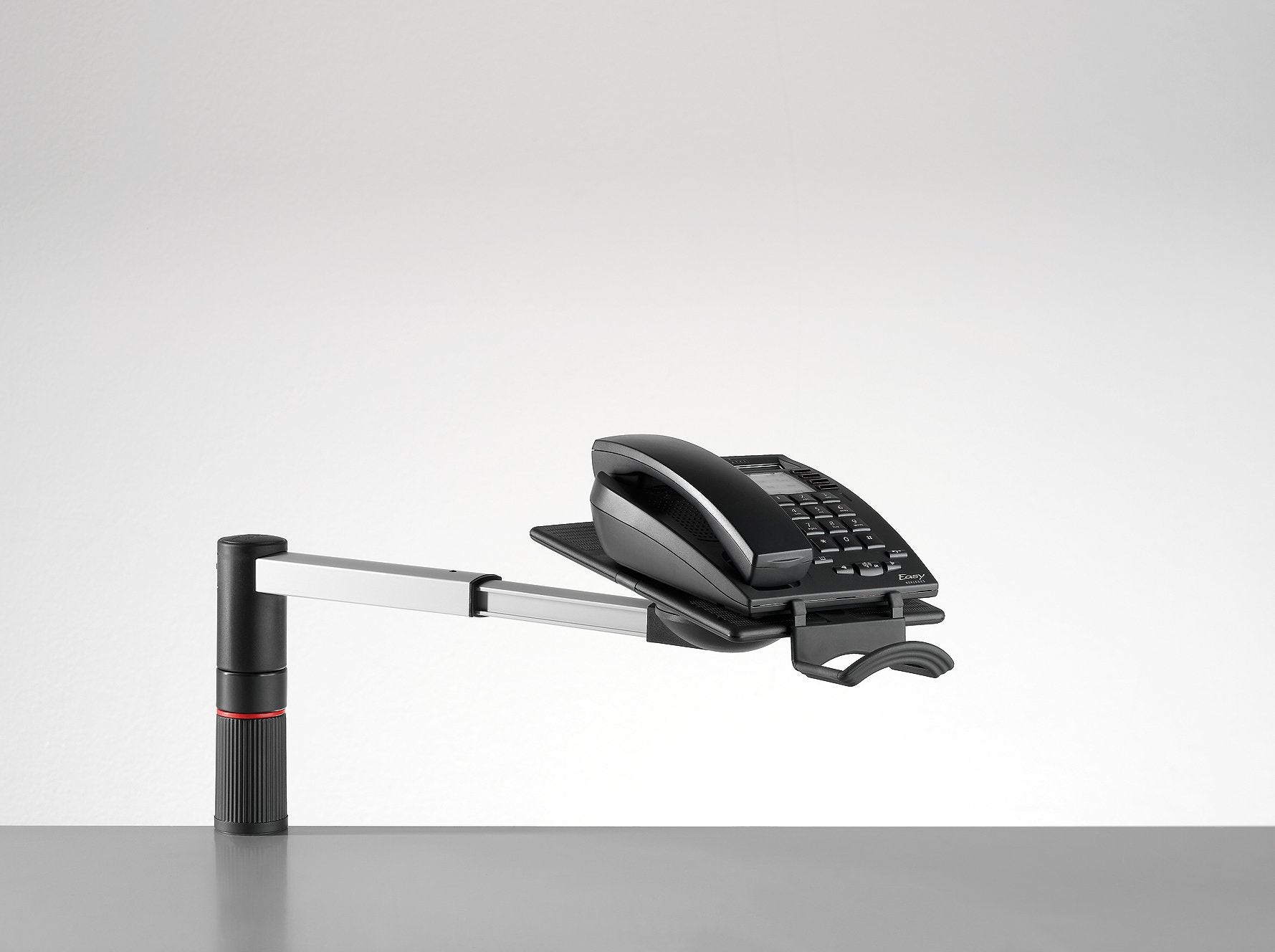 Novus ScopeMaster Telefon-Schwenkarm, silber, mit Klemmbefestigung. Hält Telefone für flexible Positionierung am Arbeitsplatz.