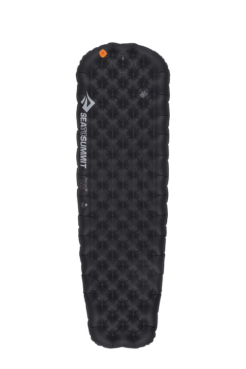 Sea to Summit Ether Light XT Extreme Matte Regular schwarz, rechteckige, schwarze Isomatte. Sorgt für Wärmeisolation bei tiefen Temperaturen.