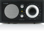 Tivoli Audio Model One UKW/MW Tischradio – Schwarz/Silber. Kompaktes, rechteckiges UKW/MW-Radio zur Audiowiedergabe.