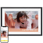 Aura Carver Digitaler Bilderrahmen 10.1" HD – Gravel mit weissem Passepartout. Rechteckiger, grauer Rahmen zur Anzeige von Fotos und Videos.