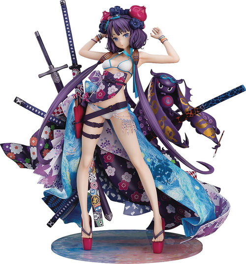 Good Smile Company Fate Grand Order Saber Katsushika Hokusai 1/7 Figur. Detaillierte Sammlerfigur in dynamischer Pose mit blauem Kimono und Katana zur Präsentation.