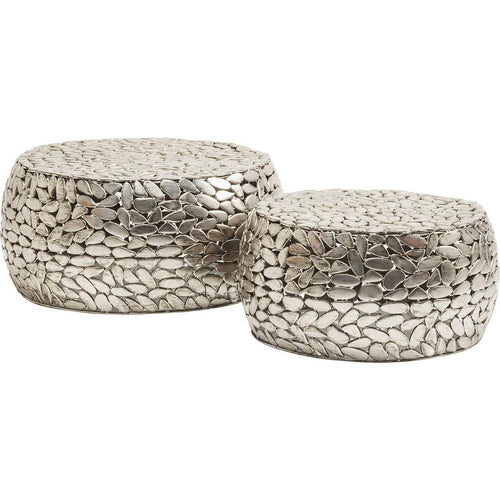 Kare Design Couchtisch Pebbles Deluxe Silber 2er-Set Ø56/66cm: Zwei runde, silberne Beistelltische für Wohnräume zur Ablage.