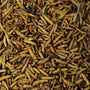 Soldatenfliegenlarven Hermetia illucens getrocknet 15 kg: Länglich-ovale, dunkelbraune Partikel als proteinreiches Einzelfuttermittel.