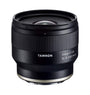 Tamron 24mm F/2.8 Di III OSD M 1:2 Objektiv – Sony E-Mount, ein schwarzes, zylindrisches Weitwinkelobjektiv für Sony E-Mount Kameras.