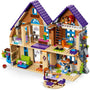 LEGO Friends Mias Haus Pferde Bauset. Buntes, zweistöckiges Haus mit Pferdekoppel. Ermöglicht Rollenspiele rund um Pferde und Tierpflege.