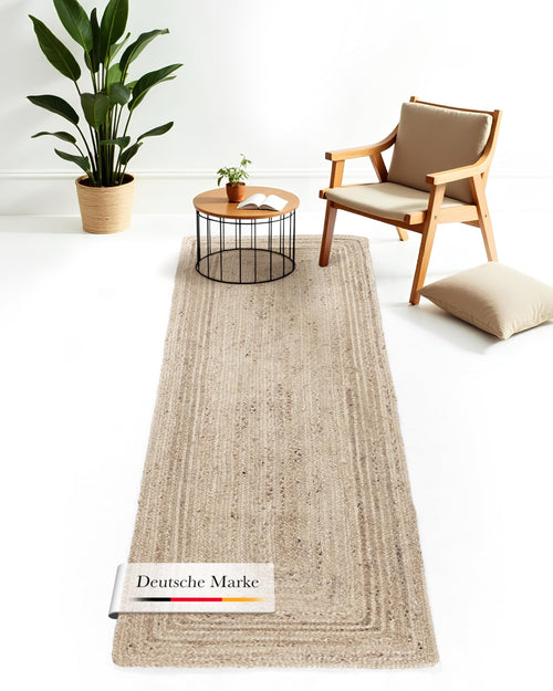 carpetfine Nele Juteteppich Läufer handgewebt - Taupe 70x200 cm. Taupefarbener, handgewebter Jute-Läufer. Schützt Böden und definiert Bereiche.