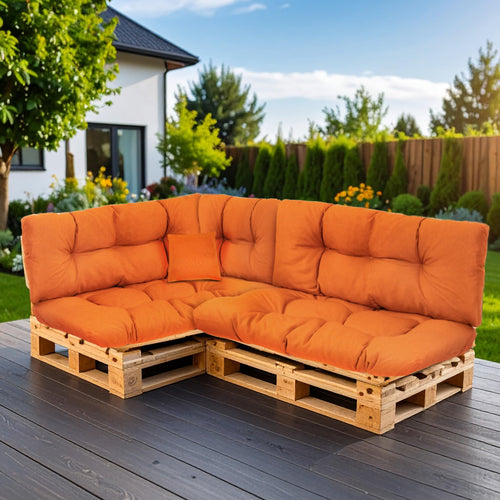 SLIPIO Palettenkissen Set 6-teilig Wetterfest - Orange: Sechs rechteckige, orangefarbene Kissen bieten Sitzkomfort für Palettenmöbel im Außenbereich.