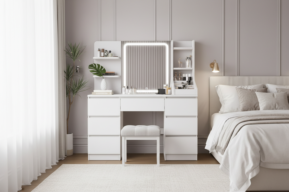 Triumphkey Schminktisch mit LED-Beleuchtung und 7 Schubladen in modernem Schlafzimmer