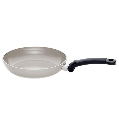 Fissler Ceratal Classic Keramik Bratpfanne - Ø 20 cm Grau. Runde, graue Bratpfanne mit Keramik-Antihaftbeschichtung zum Braten & Anbraten.