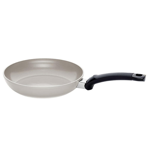 Fissler Ceratal Classic Keramik Bratpfanne - Ø 20 cm Grau. Runde, graue Bratpfanne mit Keramik-Antihaftbeschichtung zum Braten & Anbraten.
