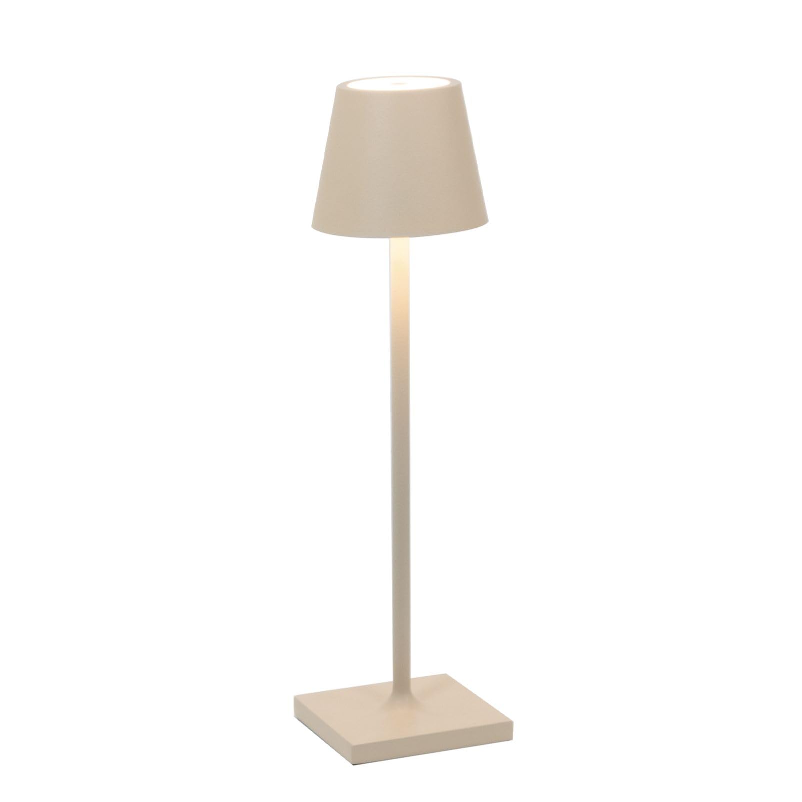Zafferano Poldina Micro Kabellose Tischlampe - Sand. Kompakte, sandfarbene Leuchte. Spendet kabelloses Umgebungslicht.