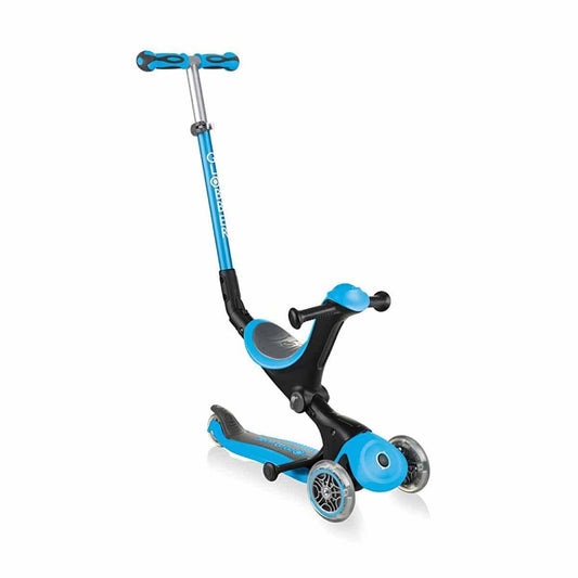 GLOBBER GO-UP Deluxe 3-in-1 Dreirad - Hellblau. Helles, blaues Dreirad mit Sitz. Dient als Laufrad, Dreirad und Roller für Kinder.

