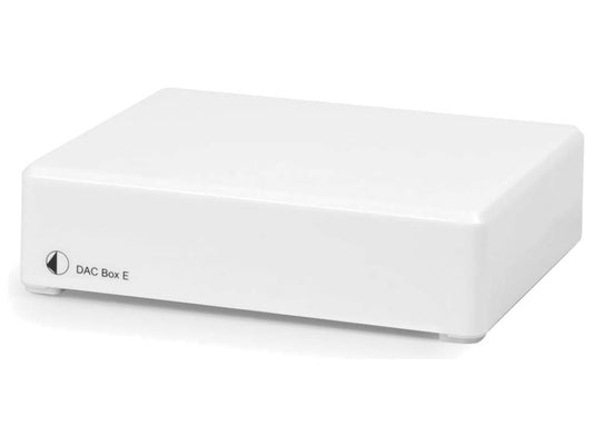 Pro-Ject DAC Box E Audio Digital/Analog Wandler – Weiss, eine kompakte, weiße Box, wandelt digitale Audiosignale in analoge um für hochwertige Audio-Wiedergabe.