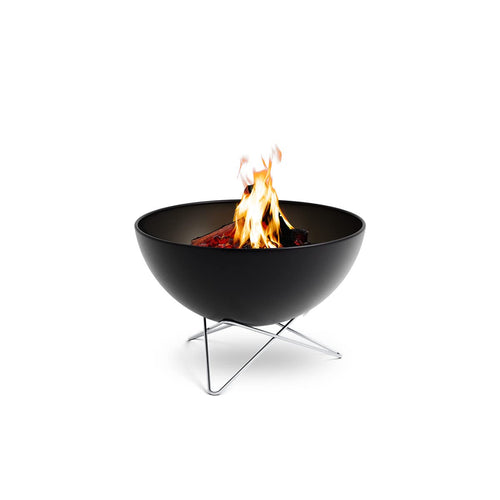 höfats Bowl 57 Feuerschale - Edelstahl Sternfuss schwarz: Runde Edelstahlschale mit schwarzem Sternfuss für offenes Feuer.