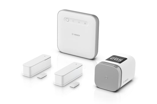 Bosch Smart Home Starter-Paket Raumklima II – Heizsteuerung. Weiße Thermostate und Basisstation regeln Raumtemperatur smart.