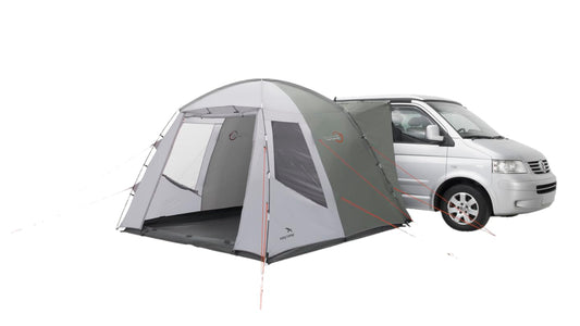 Easy Camp Fairfields Campingzelt, ein mehrfarbiges Zelt, bietet Schutz für Outdoor-Übernachtungen beim Camping.