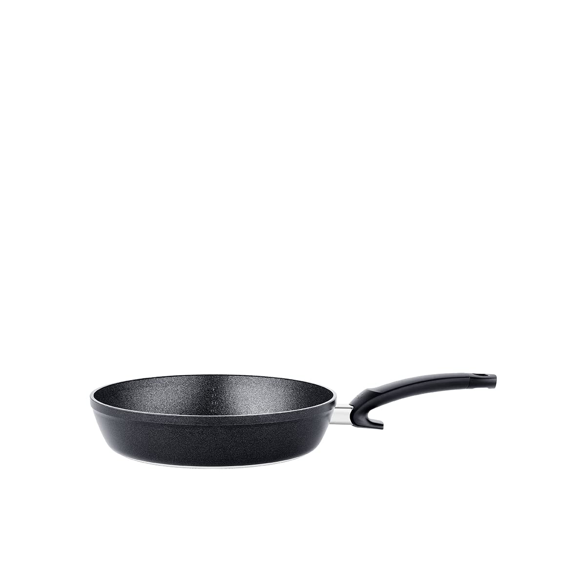 Fissler Adamant Comfort Aluminium-Pfanne - 32 cm Induktion. Runde, dunkle Pfanne mit Adamant-Antihaftversiegelung zum Braten auf Induktionsherden.