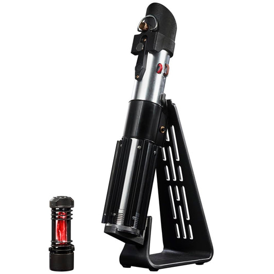 Hasbro Star Wars Darth Vader FX Lichtschwert. Rotes, teleskopierendes Lichtschwert. Simuliert Lichtschwert-Soundeffekte und Lichteffekte bei Bewegung oder Kontakt durch Sensoren.
