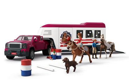 schleich Horse Club Lakeside Truck mit Anhänger Set 42705: Grüner Pickup mit braunem Pferdeanhänger. Transportiert Pferde und Ausrüstung für Rollenspiele.