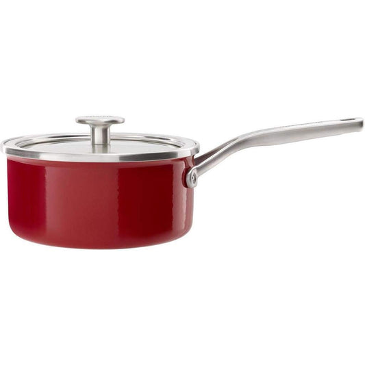 KitchenAid Steel Core Enamel Stielkasserolle 16cm Empire Rot. Eine empire-rote, emaillierte Stielkasserolle zum Kochen und Erhitzen von Speisen.