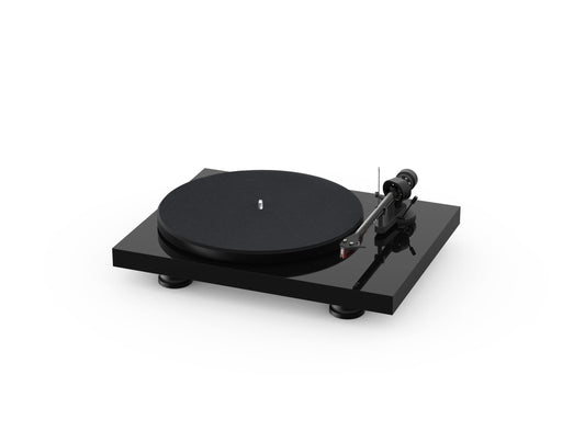 Pro-Ject Debut Carbon EVO Audiophiler Plattenspieler. Hochglanz schwarzer Plattenspieler mit Tonarm und Plattenteller zum Abspielen von Vinyl-Schallplatten.