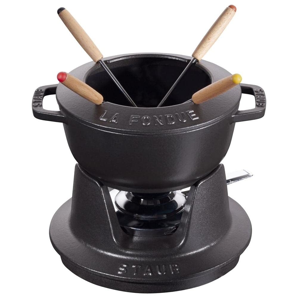 STAUB Fondue Set Gusseisen 16 cm 1.1 l Schwarz – für Käse und Fleisch. Set mit Gusseisen-Topf und Rechaud zum Erwärmen.