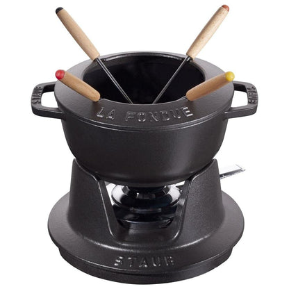 STAUB Fondue Set Gusseisen 16 cm 1.1 l Schwarz – für Käse und Fleisch. Set mit Gusseisen-Topf und Rechaud zum Erwärmen.