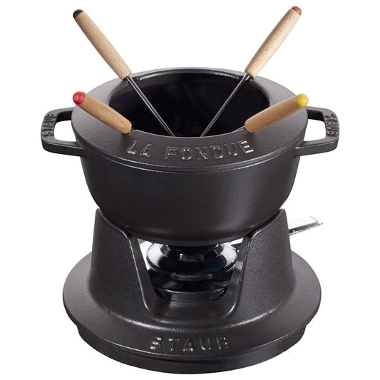 STAUB Fondue Set Gusseisen 16 cm 1.1 l Schwarz – für Käse und Fleisch. Set mit Gusseisen-Topf und Rechaud zum Erwärmen.