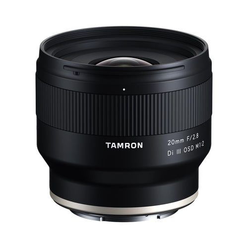 Tamron 20mm F/2.8 Di III OSD M 1:2 Objektiv für Sony-FE. Schwarzes Weitwinkel-Objektiv mit 1:2 Makrofunktion für Sony-FE.