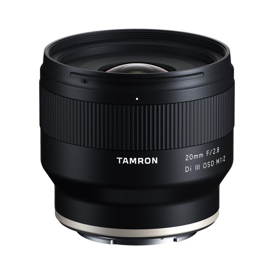 Tamron 20mm F/2.8 Di III OSD M 1:2 Objektiv für Sony-FE. Schwarzes Weitwinkel-Objektiv mit 1:2 Makrofunktion für Sony-FE.