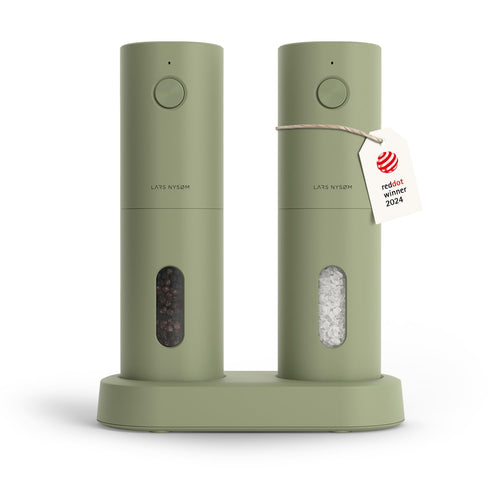 LARS NYSØM Salz- und Pfeffermühlen Set elektrisch Sage Green, 2er-Set mit Ladestation