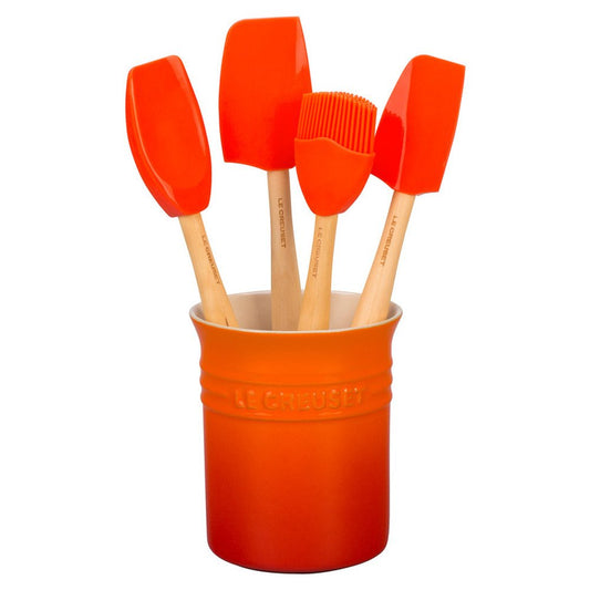 Le Creuset Classic Kochkellen-Set 5tlg. Craft Ofenrot. Fünf ofenrote Kochkellen mit Silikonköpfen und Holzgriffen zum Kochen und Servieren.