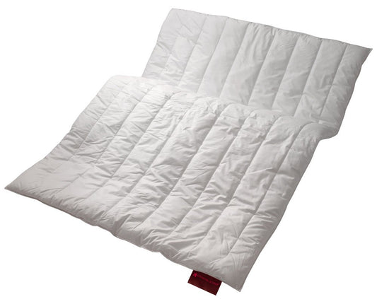 Centa Star Vital Plus Duo-Bett, weiße Steppdecke (135/140x200 cm) mit zwei Lagen für hohe Wärmeisolierung im Bett.