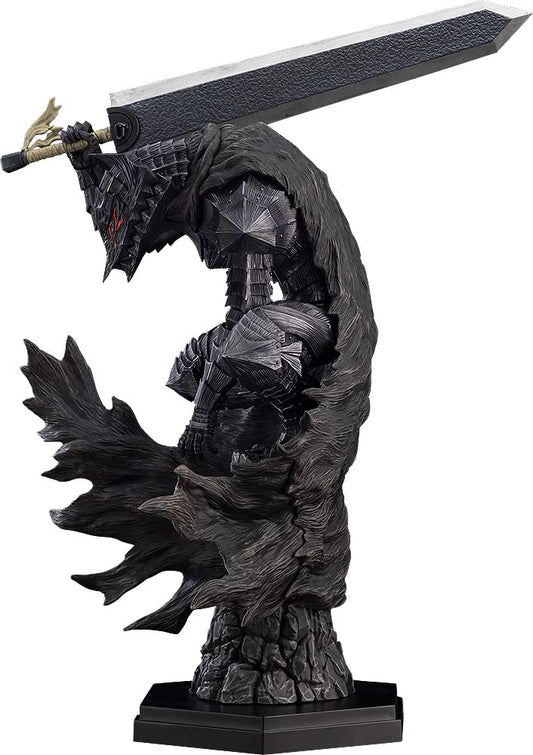 Pop Up Parade Berserk Guts Figur – Berserker Rüstung. Guts als Statuette in schwarzer Rüstung, bedrohliche Pose mit Drachenslayer. Zur Vitrine.