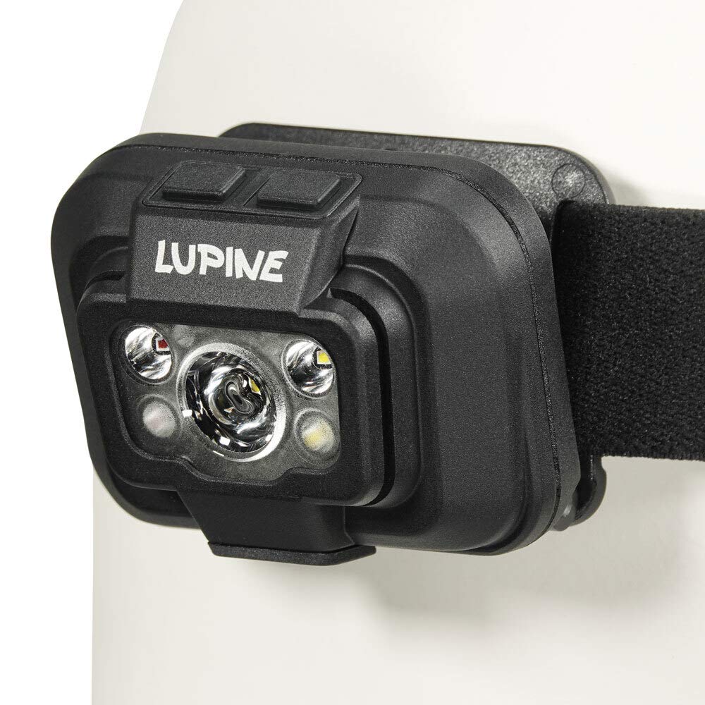 Lupine Penta LED Outdoor Stirnlampe - 5700K Lichtfarbe. Schwarze Stirnlampe mit 5700K Lichtfarbe zur Wegbeleuchtung bei Outdoor-Aktivitäten.