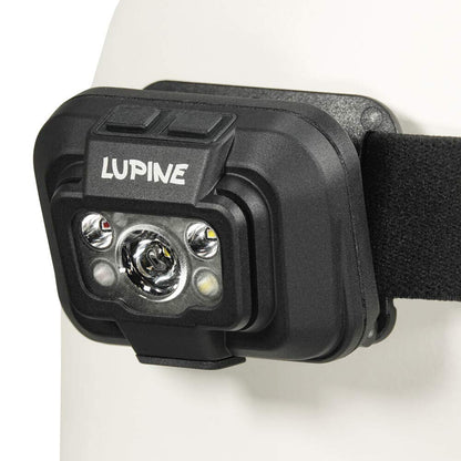 Lupine Penta LED Outdoor Stirnlampe - 5700K Lichtfarbe. Schwarze Stirnlampe mit 5700K Lichtfarbe zur Wegbeleuchtung bei Outdoor-Aktivitäten.