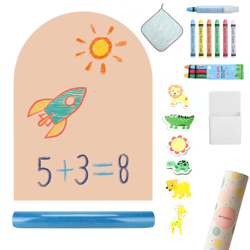 Mithreel Magnettafel Kinder Bogenform – Sandfarben 120x60cm. Sandfarbene, bogenförmige Magnettafel (120x60cm) für Notizen und Zeichnungen.