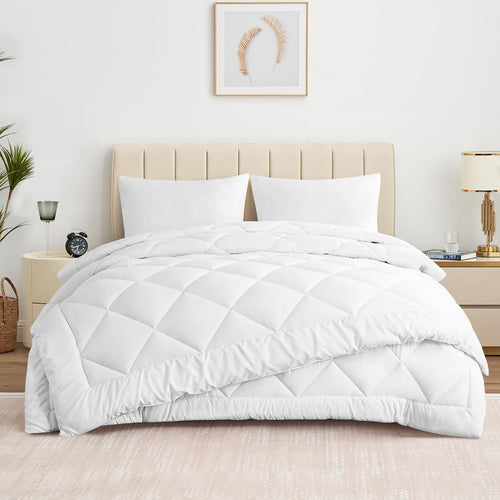 Aisbo Vierjahreszeiten Duvet Set 200x220 cm – 2-teilig. Weißes 2-teiliges Steppdecken-Set für ganzjährige Bettenwärme.