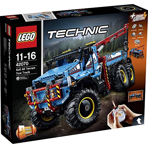 LEGO Technic 42070 Allrad-Abschleppwagen - Modellbausatz. Blaues und schwarzes Modell eines geländegängigen LKWs. Dient zum Abschleppen von Fahrzeugen im unwegsamen Gelände.
