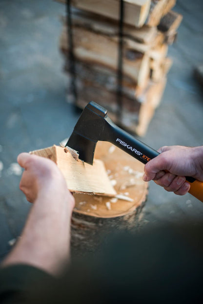 Fiskars Universalaxt X7-XS mit Klingen- und Transportschutz, 35,5 cm